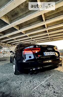 Седан Audi S8 2012 в Киеве