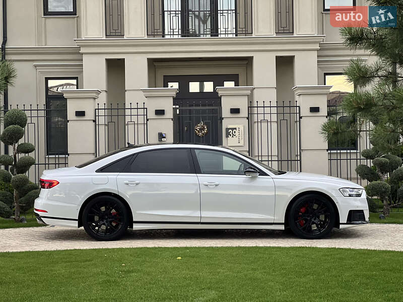 Седан Audi S8 2020 в Одесі