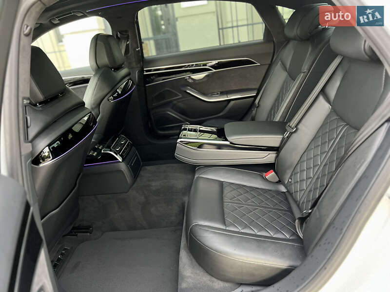 Седан Audi S8 2020 в Одесі