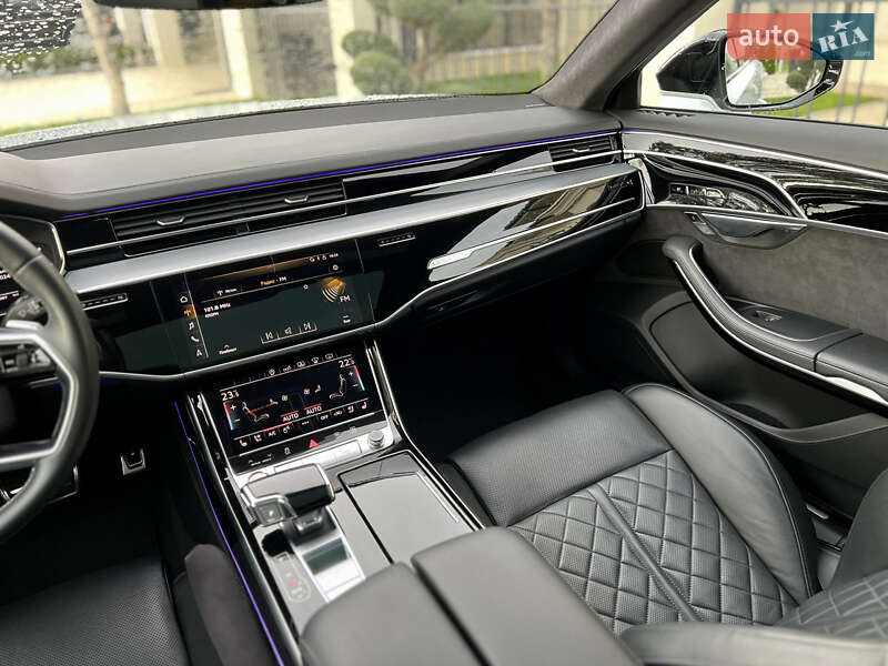 Седан Audi S8 2020 в Одесі