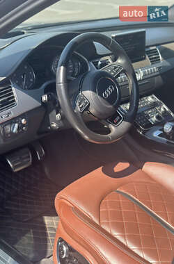 Седан Audi S8 2014 в 