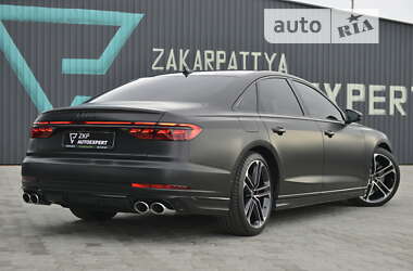 Седан Audi S8 2023 в Мукачевому