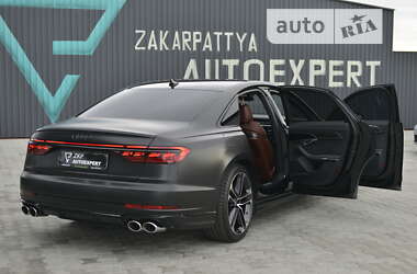 Седан Audi S8 2023 в Мукачевому