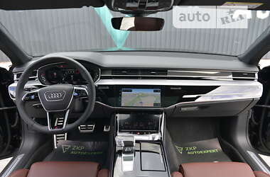 Седан Audi S8 2023 в Мукачевому