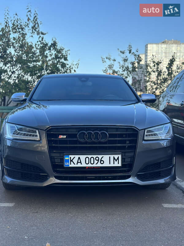 Седан Audi S8 2014 в 