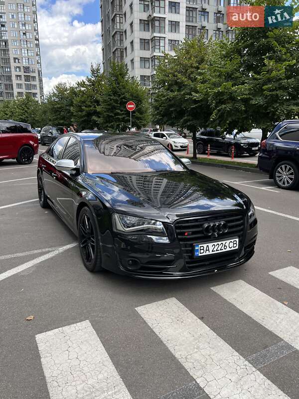 Седан Audi S8 2012 в Києві