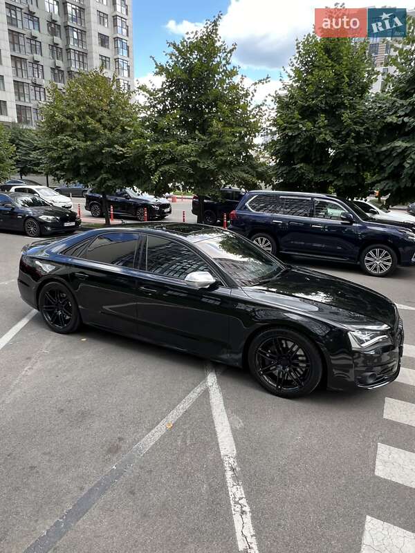 Седан Audi S8 2012 в Києві