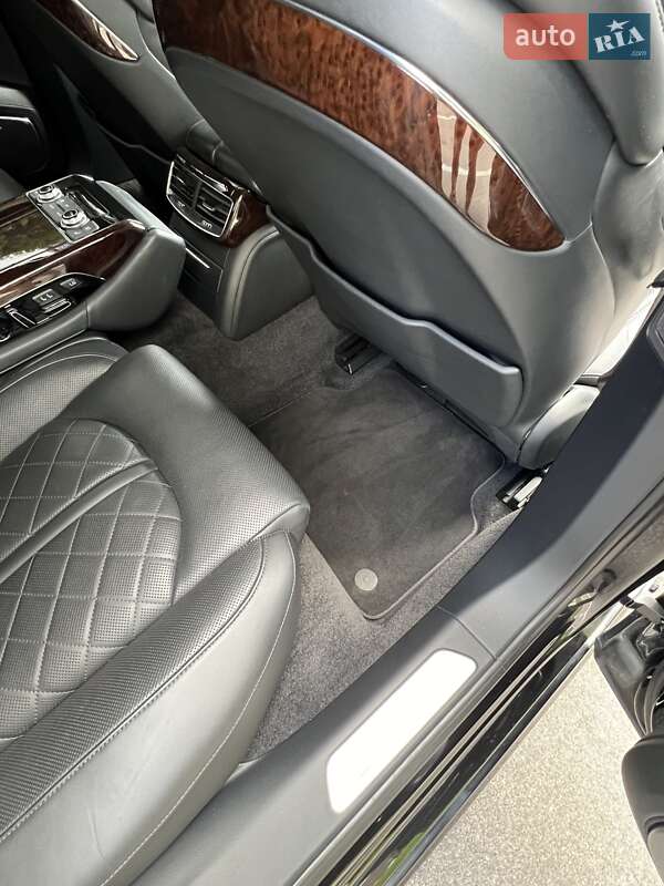 Седан Audi S8 2012 в Києві