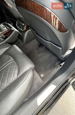 Седан Audi S8 2012 в 