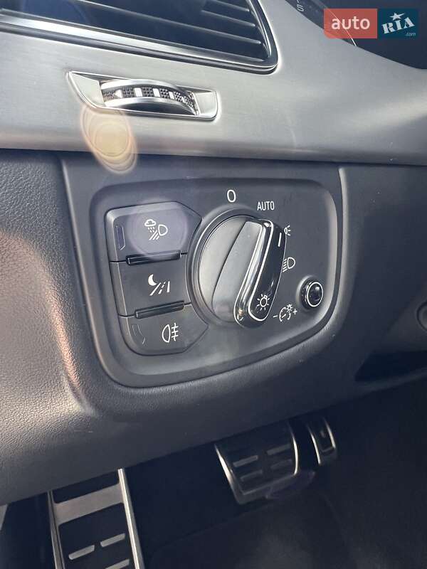 Седан Audi S8 2012 в Києві