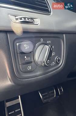 Седан Audi S8 2012 в 
