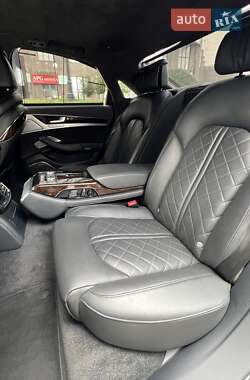 Седан Audi S8 2012 в 