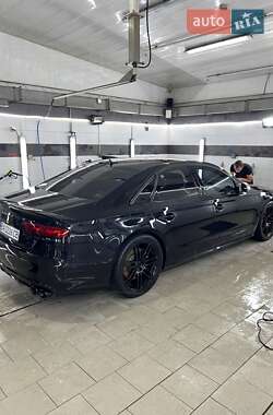 Седан Audi S8 2012 в 