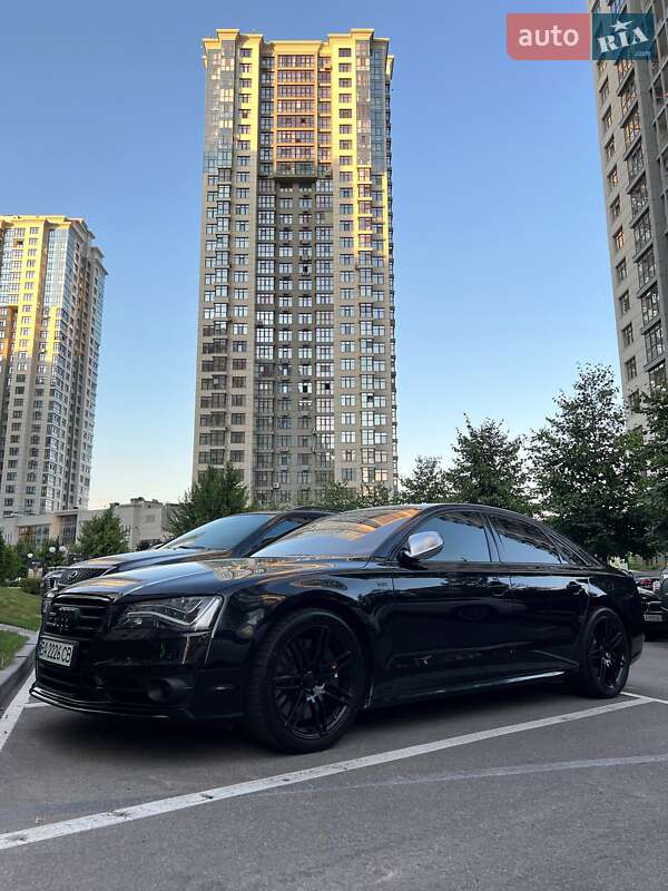 Седан Audi S8 2012 в Києві