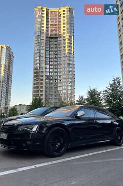 Седан Audi S8 2012 в 