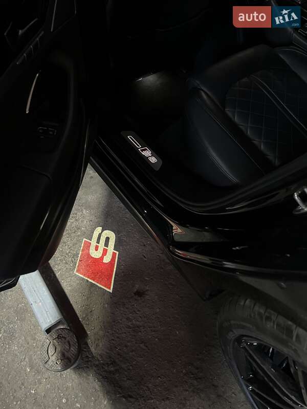 Седан Audi S8 2012 в Києві