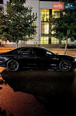 Седан Audi S8 2012 в 