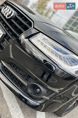 Седан Audi S8 2017 в 