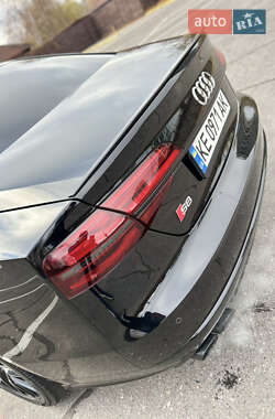 Седан Audi S8 2017 в 