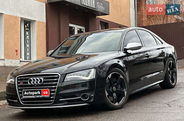 Седан Audi S8 2013 в Виннице