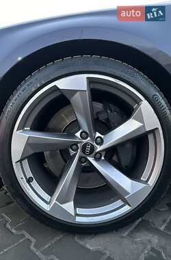 Седан Audi S8 2012 в Кривом Роге