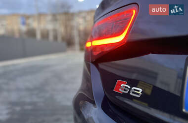 Седан Audi S8 2012 в Кривом Роге
