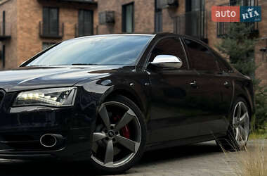 Седан Audi S8 2013 в Ивано-Франковске