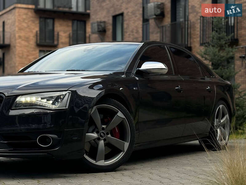 Audi S8 2013