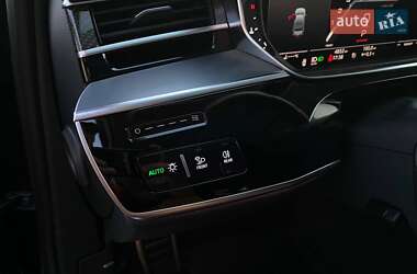 Седан Audi S8 2019 в 