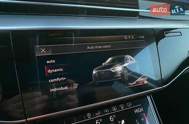 Седан Audi S8 2019 в 