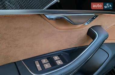 Седан Audi S8 2019 в 