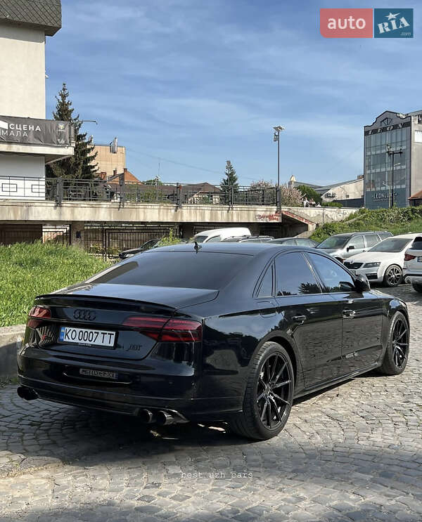 Седан Audi S8 2017 в Ужгороде