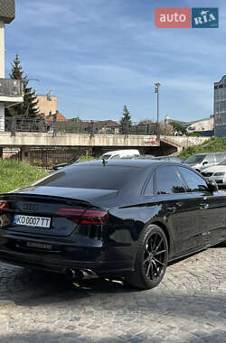 Седан Audi S8 2017 в 