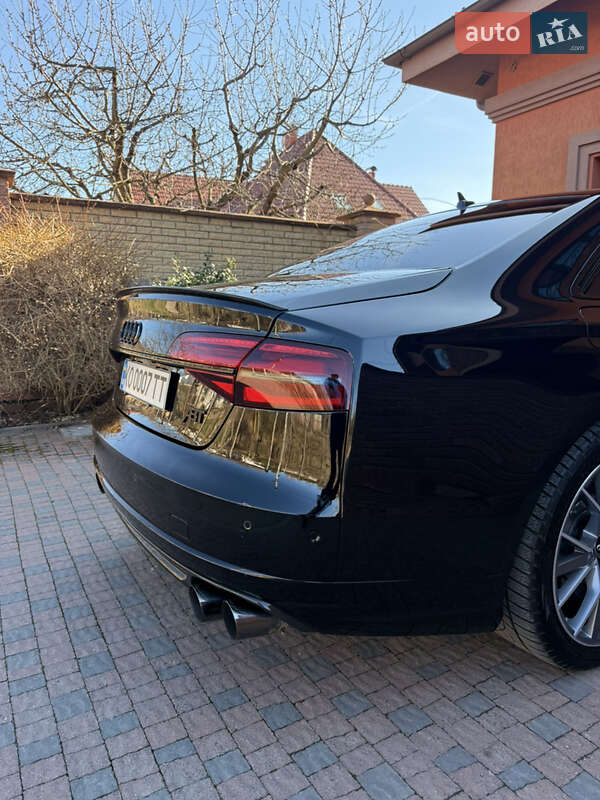 Седан Audi S8 2017 в Ужгороде