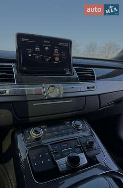 Седан Audi S8 2012 в Кременчуці