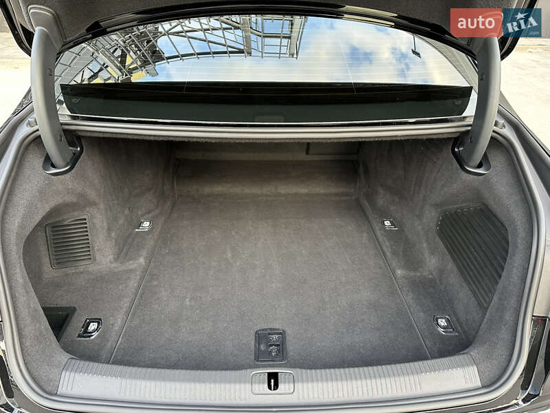 Седан Audi S8 2021 в Києві