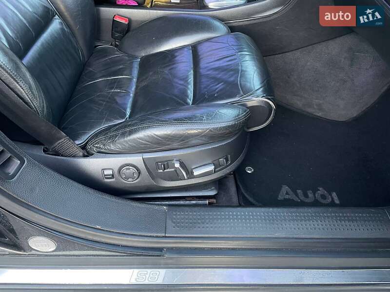 Седан Audi S8 2000 в Тернополе