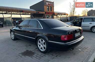 Седан Audi S8 2000 в 