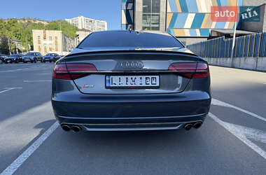 Седан Audi S8 2016 в 