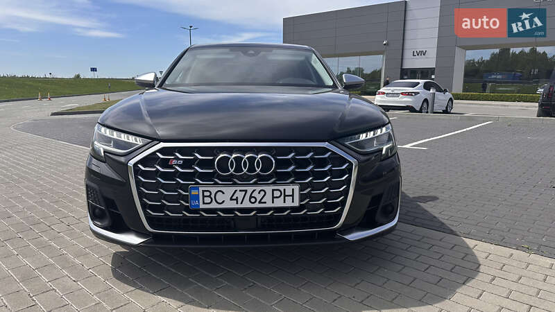 Седан Audi S8 2022 в Львове