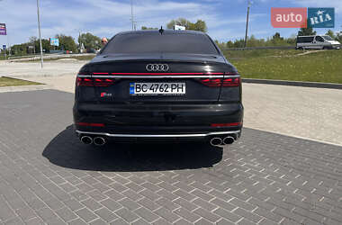 Седан Audi S8 2022 в 