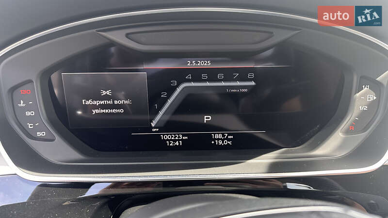 Седан Audi S8 2022 в Львове