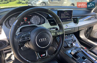 Седан Audi S8 2012 в 