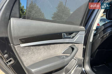 Седан Audi S8 2012 в 