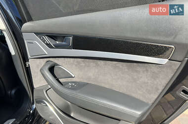 Седан Audi S8 2012 в 