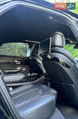 Седан Audi S8 2017 в 