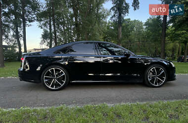 Седан Audi S8 2017 в 