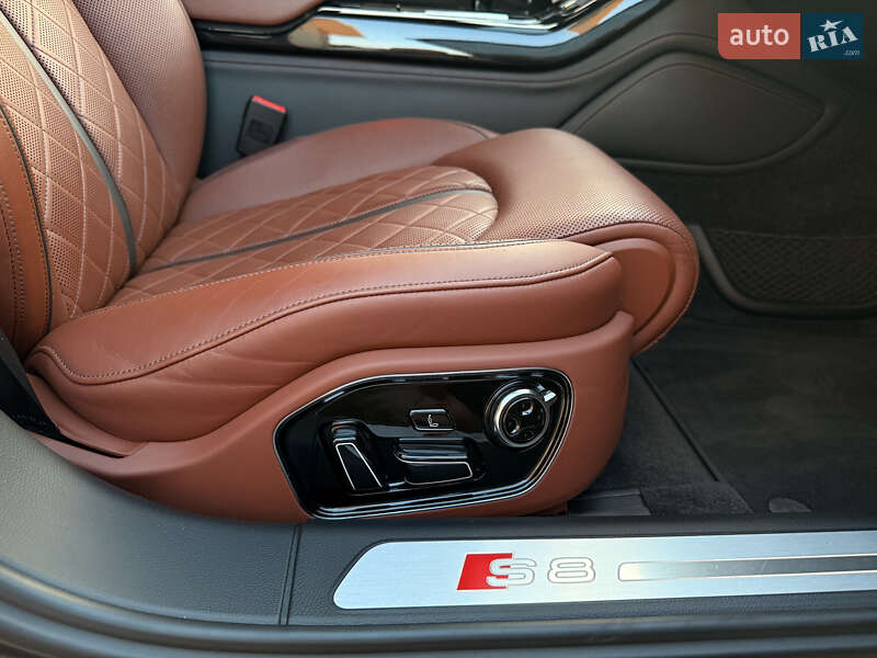 Седан Audi S8 2016 в Одессе