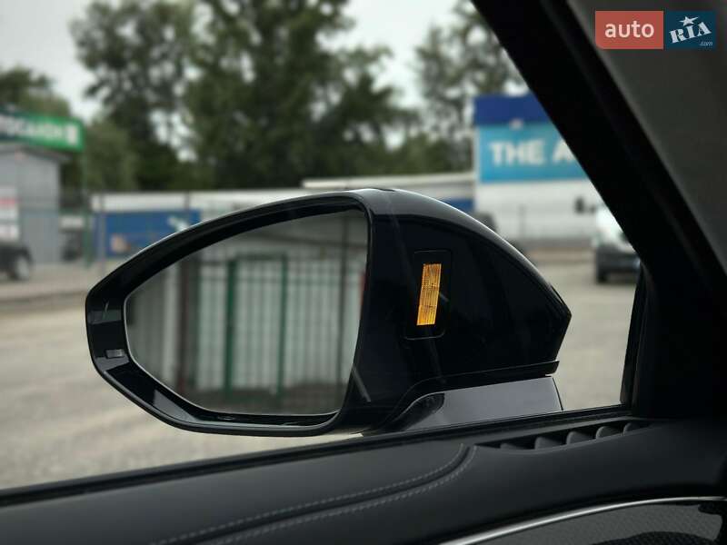 Седан Audi S8 2022 в Киеве