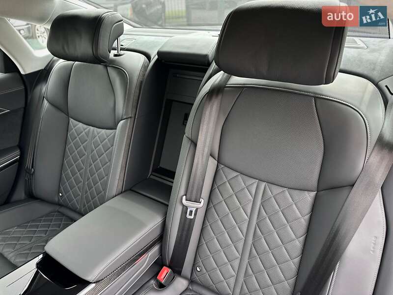 Седан Audi S8 2022 в Киеве